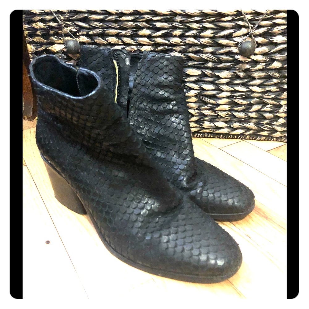 Louise Et Cie black leather booties